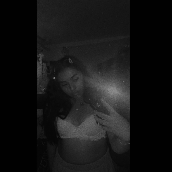 Meet your Posher, Stephanie - Picture 4 of 13